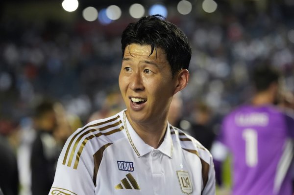 太阳报:孙兴慜合同条款允许他短期回欧洲,就像小贝、亨利一样